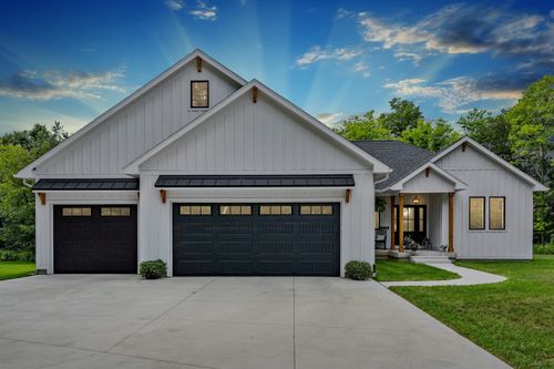 1672 212th St, Waverly, IA, 50677-9468 | Card Image