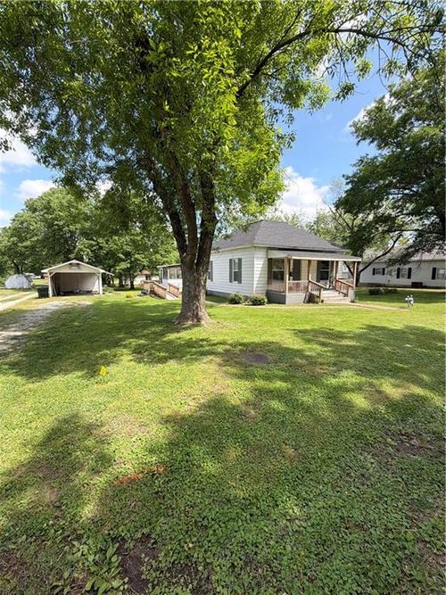 222 Central St, Humboldt, KS, 66748-1450 | Card Image
