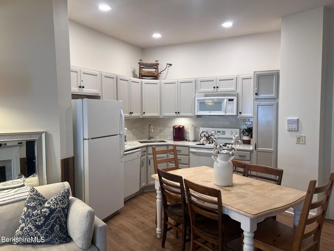 843 - 37 Corey Rd, Condo with 2 bedrooms, 2 bathrooms and 1 parking in Hancock MA | Image 10