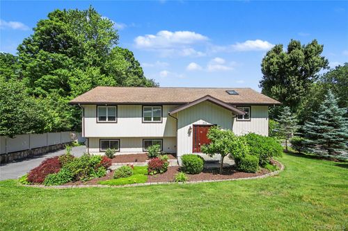 334 Lovell St, Mahopac, NY, 10541-3916 | Card Image