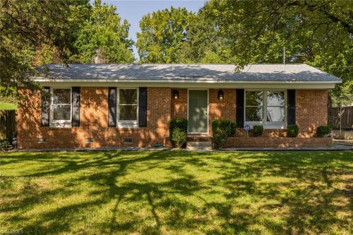 3000 Shallowford Dr, Greensboro, NC, 27406-6231 | Card Image