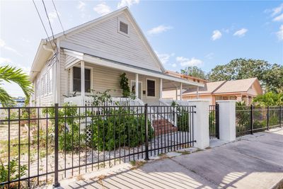 401 Hope Street, House other with 5 bedrooms, 2 bathrooms and null parking in Tarpon Springs FL | Image 2