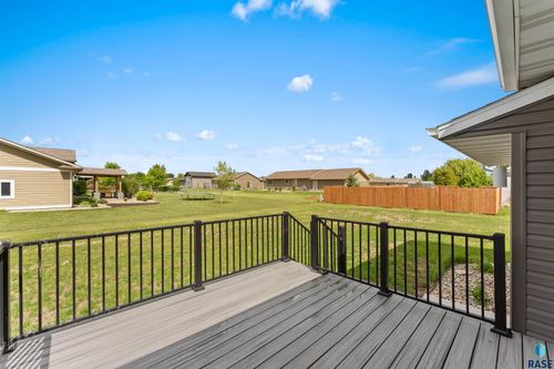 203 Cherry Ln Lane, Chamberlain, SD, 57325 | Card Image