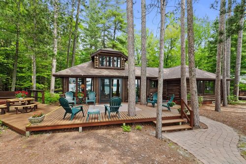 100 Flagpoint Ave, Roscommon, MI, 48653-8963 | Card Image