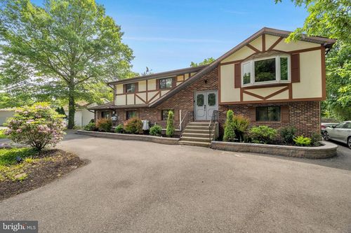 86 Lower Lakeview Dr, East Stroudsburg, PA, 18302-8320 | Card Image