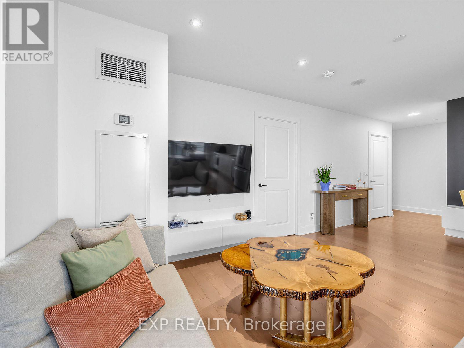 Residential in Toronto (Mimico) 4