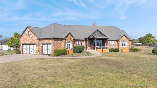 908 W 9th St, Cushing, OK, 74023-3767 | Card Image