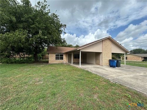 1324 S Mesquite Ave, New Braunfels, TX, 78130-7722 | Card Image