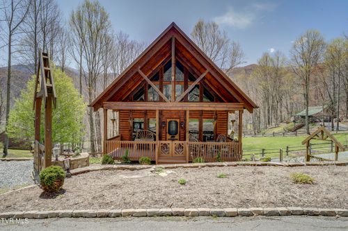 223 Black Bear Rdg, Roan Mountain, TN, 37687-3590 | Card Image