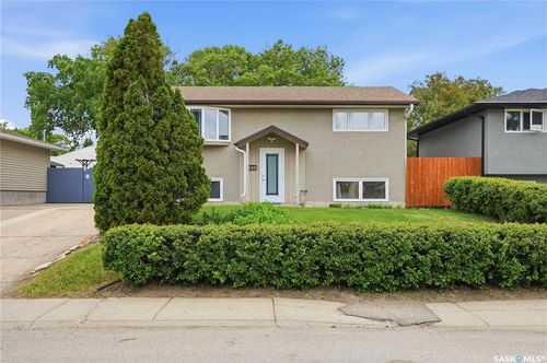 1223 Warner Street, Moose Jaw, SK, S6H6G9 | Card Image