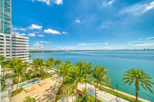 405-2900 Ne 7th Ave, Miami, FL, 33137-4393 | Card Image