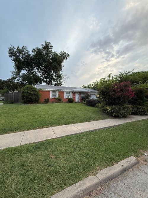 2029 Del Oak Dr, Mesquite, TX, 75149-6407 | Card Image