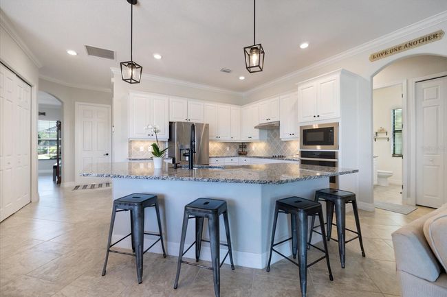 Kitchen Island | Image 11