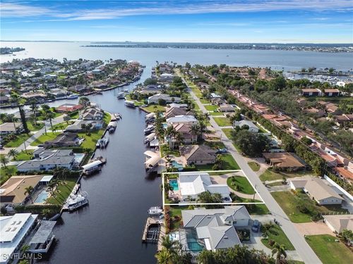 976 N Town And River Dr, FORT MYERS, FL, 33919-5914 | Card Image
