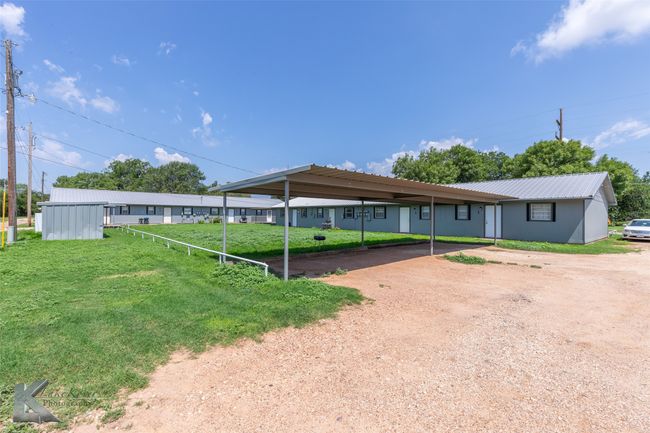 500 S 7 Th St, Home with 16 bedrooms, 8 bathrooms and 8 parking in Haskell TX | Image 18
