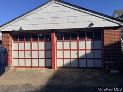 43 W Valley Stream Blvd, Valley Stream, NY, 11580-6235 | Card Image