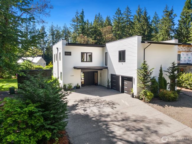 Modern construction surrounded by trees for your new woodland retreat. | Image 39