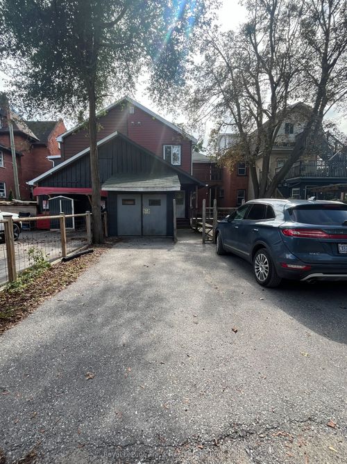 210 Mcdonnel St, Peterborough, ON, K9H2V9 | Card Image