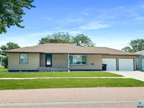 306 S East St, Menno, SD, 57045-2062 | Card Image