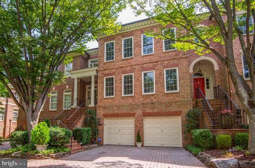 2035 Mayfair Mclean Ct, Falls Church, VA, 22043-1767 | Card Image
