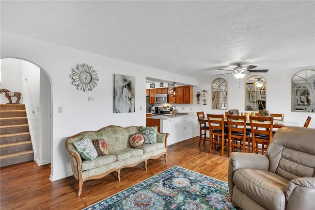 201 Manor View Dr, Townhouse with 3 bedrooms, 4 bathrooms and 2 parking in Manor PA | Image 7