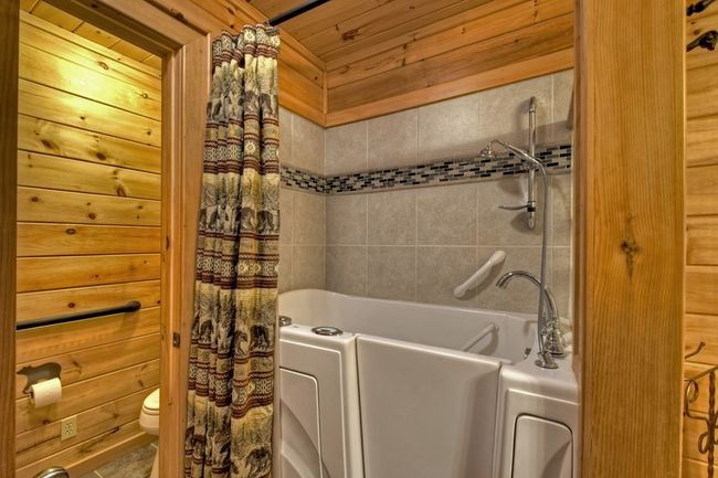 48 Logan Dr, Home with 3 bedrooms, 3 bathrooms and null parking in Mineral Bluff GA | Image 31