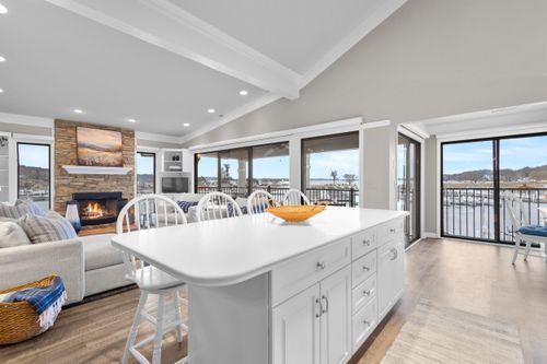 12 Abbey Villa Cir, Fontana, WI, 53125 | Card Image