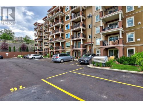 208-975 Victoria St W, Kamloops, BC, V2C0C2 | Card Image