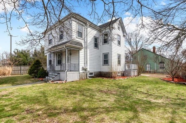 10 Conant St, Home with 5 bedrooms, 2 bathrooms and 4 parking in Beverly MA | Image 5
