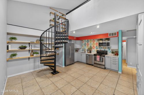 12-6401 N Saint Nicholas Cir, Flagstaff, AZ, 86004-2652 | Card Image