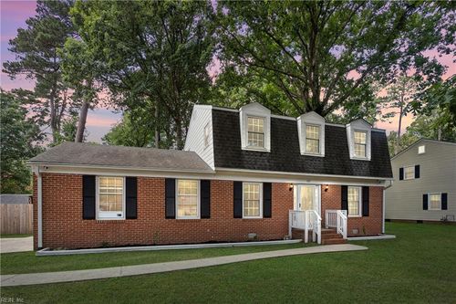 305 W Woodland Dr, Yorktown, VA, 23692-3339 | Card Image