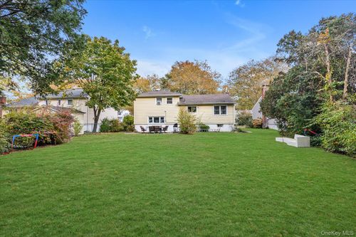 60 Pell Ter, Garden City, NY, 11530-1929 | Card Image