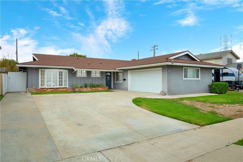 17575 Santa Paula Cir, Fountain Valley, CA, 92708-4328 | Card Image