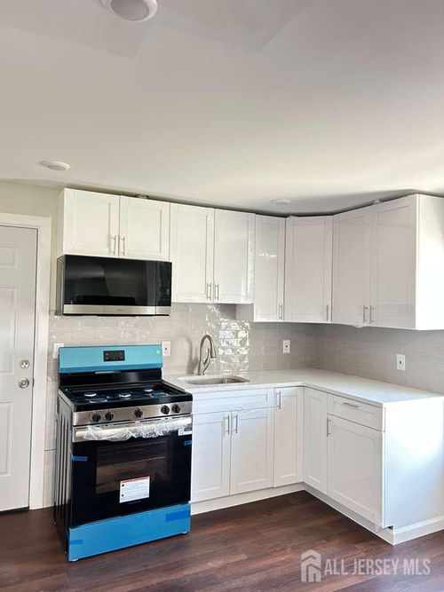 8 Hampton St, Newton, NJ, 07860-2227 | Card Image