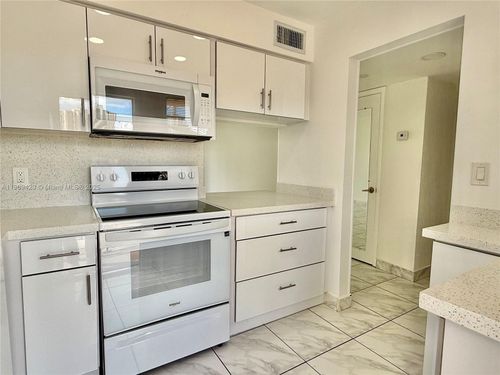 apt-d221-20201 Ne 29th Ct, Aventura, FL, 33180-2056 | Card Image