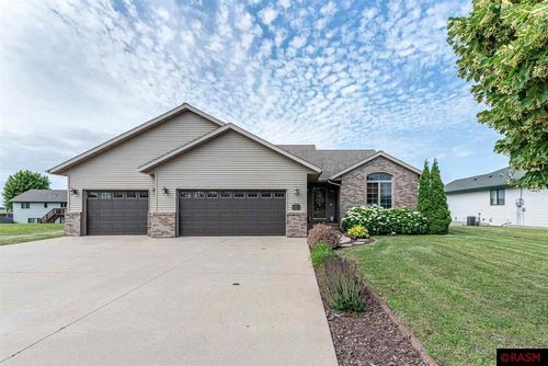 133 Copperfield Dr, Mankato, MN, 56001-6419 | Card Image