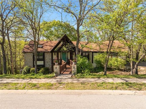 7206 Larson Ave, Kansas City, MO, 64133-7022 | Card Image