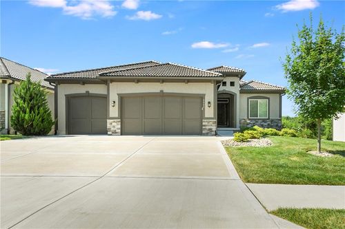 2029 Ashurst Dr, Lee's Summit, MO, 64081 | Card Image