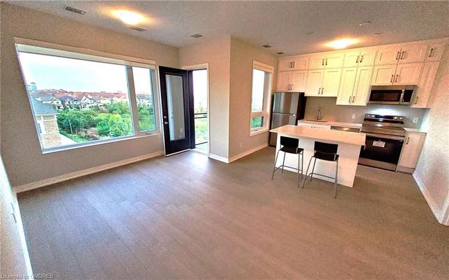 3285 Carding Mill Trail, Home with 2 bedrooms, 2 bathrooms and 1 parking in Oakville ON | Image 9