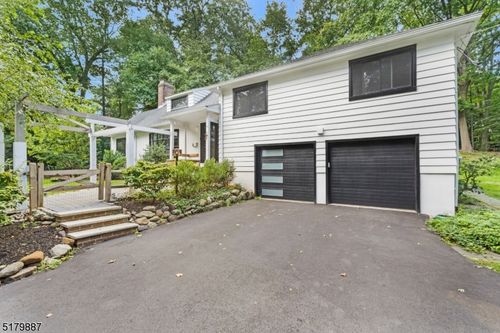 22 Arrowhead Rd, Morristown, NJ, 07960-5722 | Card Image