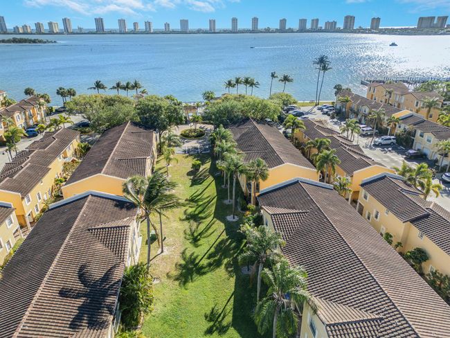 APT-101 - 1035 Lake Shore Dr, Condo with 2 bedrooms, 2 bathrooms and null parking in Lake Park FL | Image 22