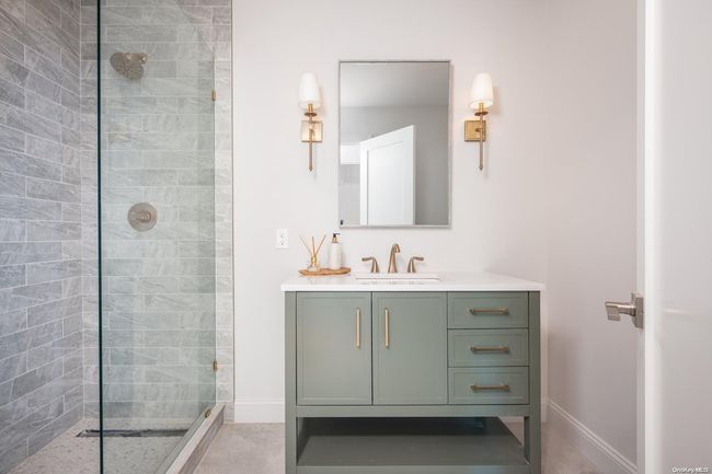 Full Bathroom | Image 19