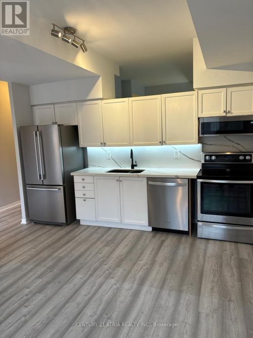 103-140 Bathurst St, Toronto, ON, M5V3N8 | Card Image