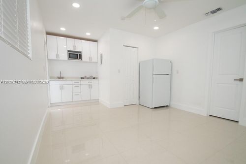 1-233-B Nw 53rd Ave, Miami, FL, 33126 | Card Image