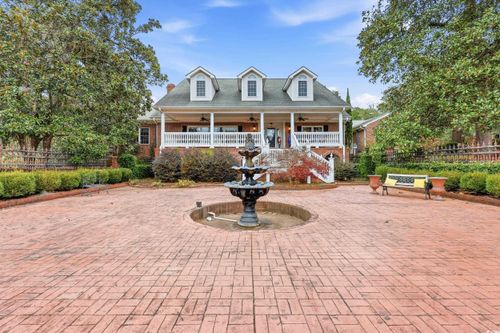 705 Woodland Dr, Kingstree, SC, 29556-2631 | Card Image