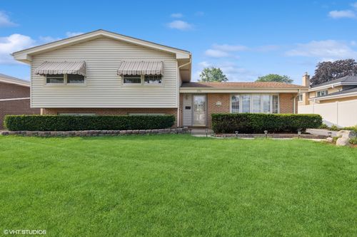 1711 W Woodland Ave, Addison, IL, 60101-1831 | Card Image