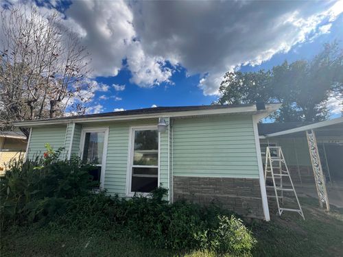 5942 Ridgeway Dr, Houston, TX, 77033-2136 | Card Image