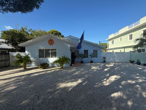 8 N End Rd, Key Largo, FL, 33037-5012 | Card Image