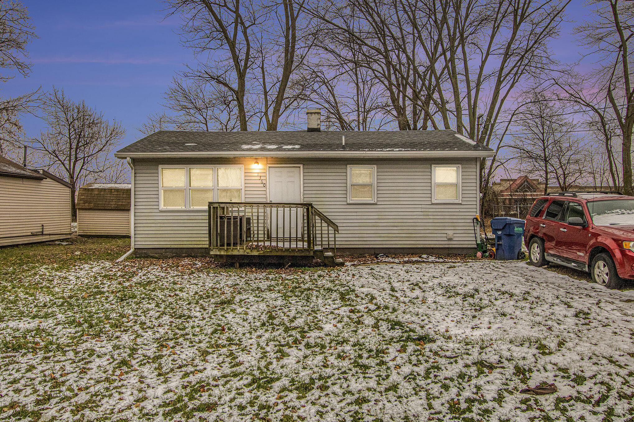 Whitney Ave, Benton Harbor, MI 49022