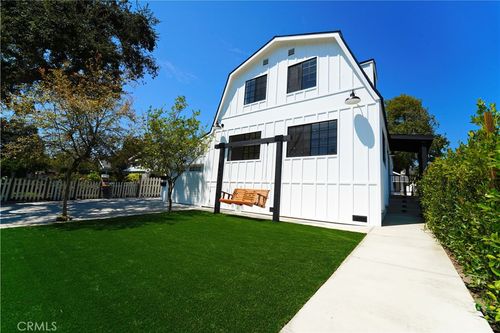 2615 Manhattan Ave, Montrose, CA, 91020-1333 | Card Image